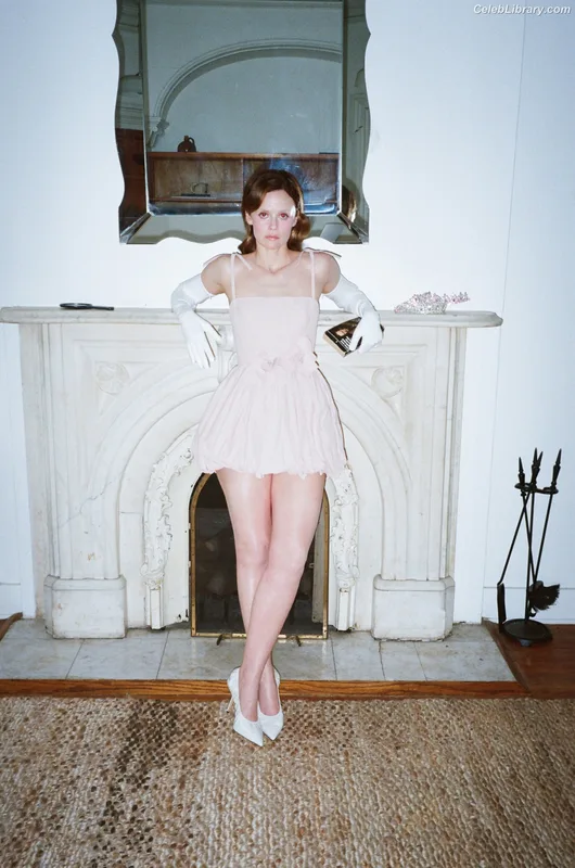 Sarah Ramos photo 9 of 11