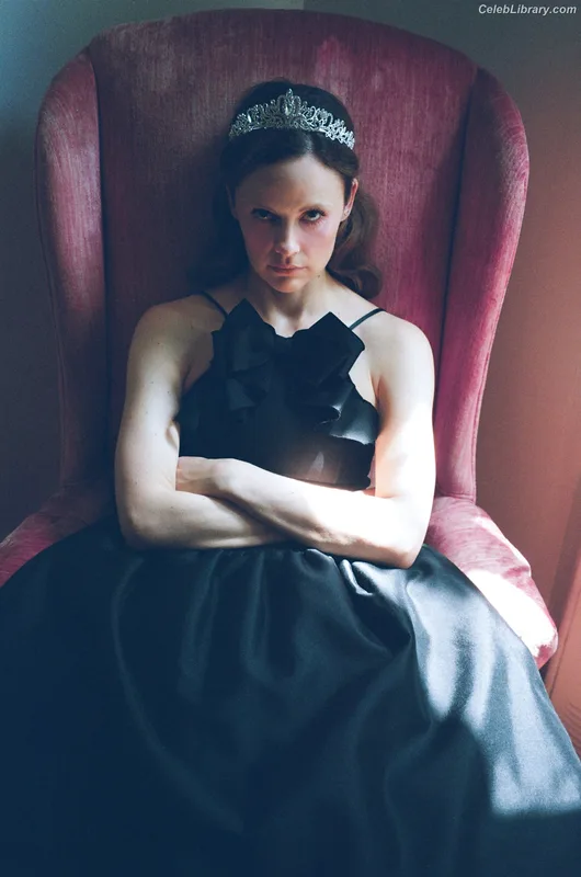 Sarah Ramos photo 10 of 11