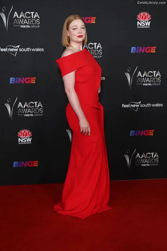 Sarah Snook photo 10 of 146