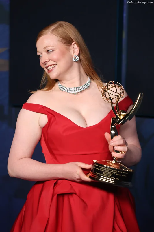 Sarah Snook photo 3 of 146