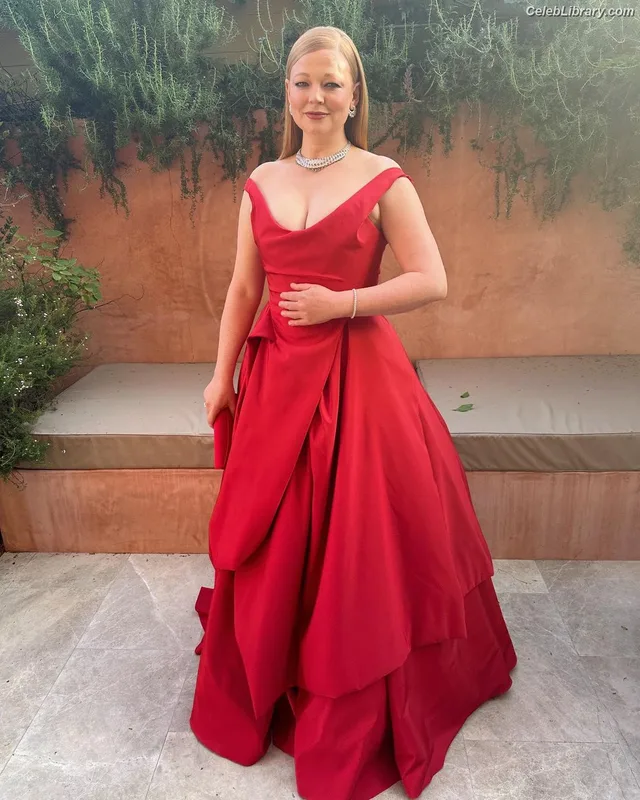 Sarah Snook photo 8 of 146