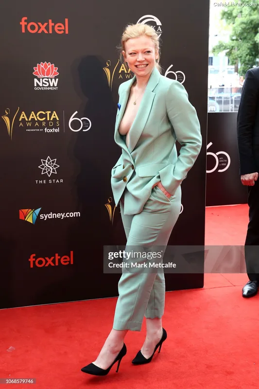 Sarah Snook photo 17 of 146