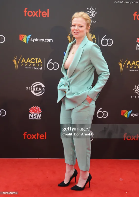 Sarah Snook photo 19 of 146