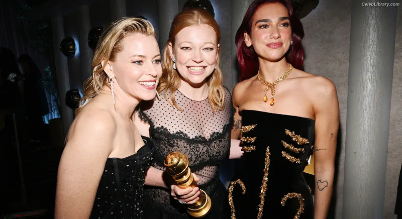 Sarah Snook photo 23 of 146