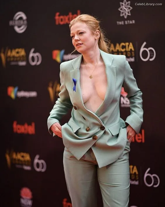 Sarah Snook photo 1 of 146