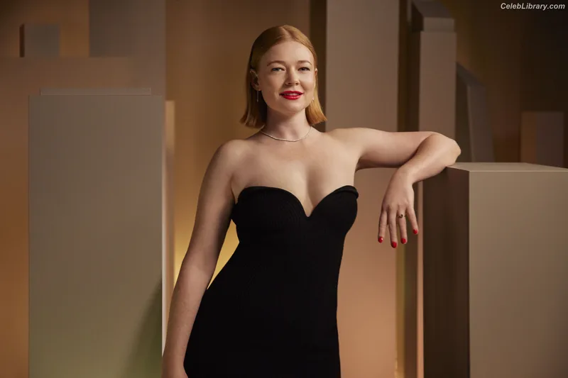 Sarah Snook photo 2 of 146