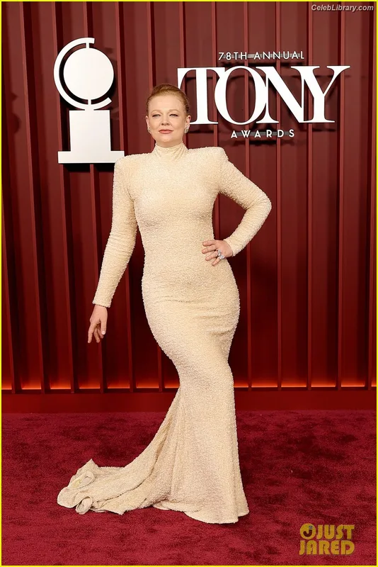 Sarah Snook photo 18 of 146
