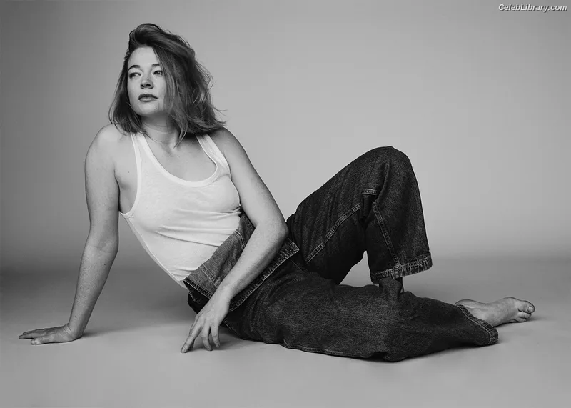 Sarah Snook photo 23 of 146