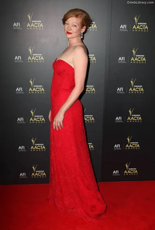 Sarah Snook photo 6 of 146