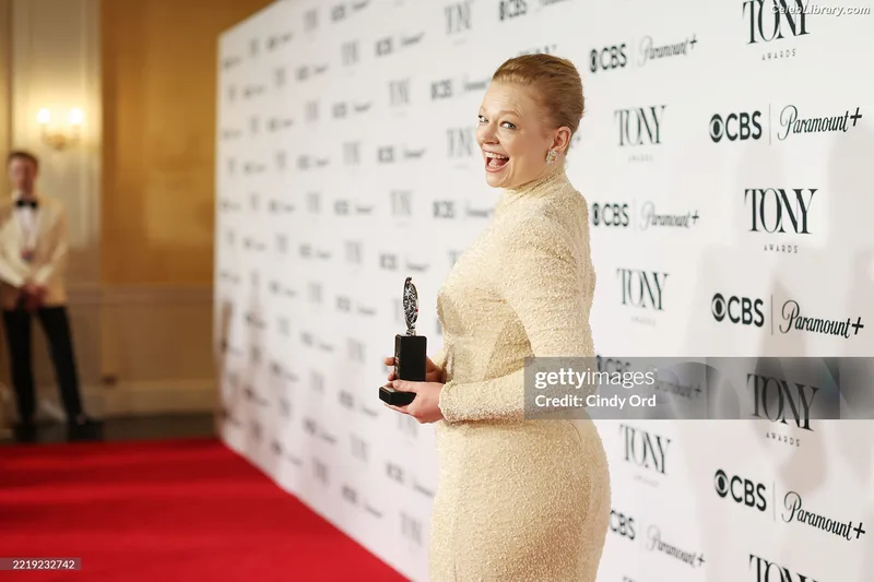 Sarah Snook photo 23 of 146