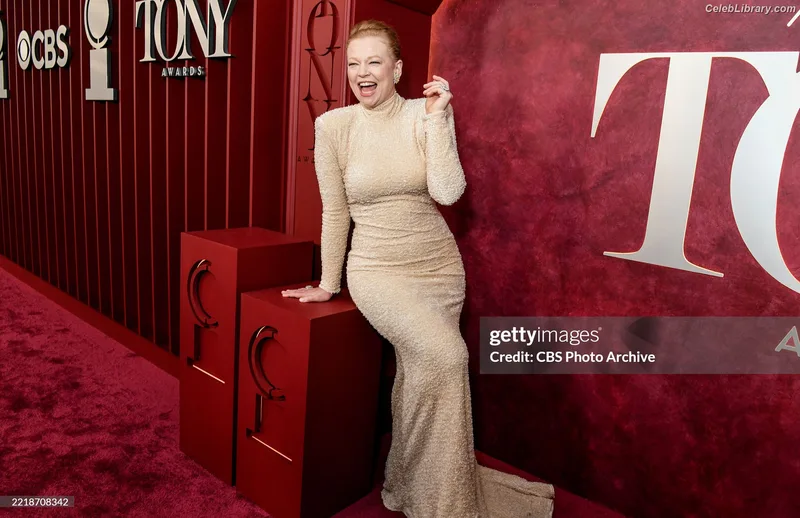 Sarah Snook photo 24 of 146