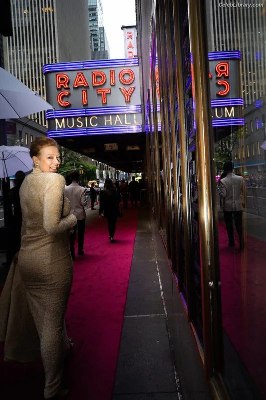 Sarah Snook photo 2 of 146