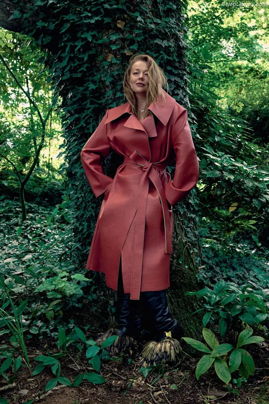 Sarah Snook photo 9 of 146