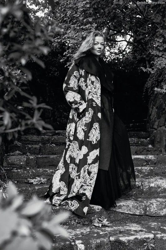 Sarah Snook photo 11 of 146