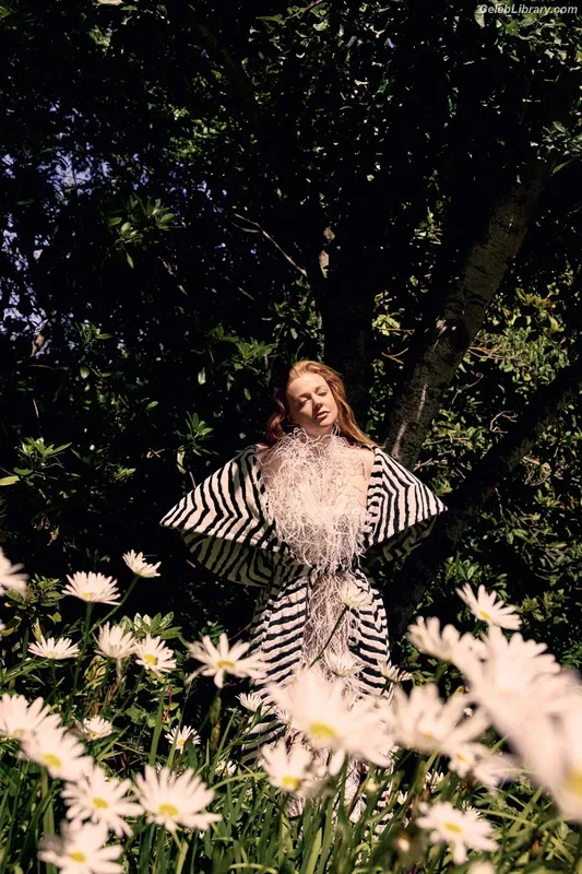 Sarah Snook photo 14 of 146