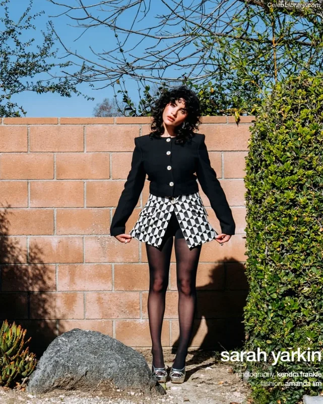 Sarah Yarkin photo 20 of 112
