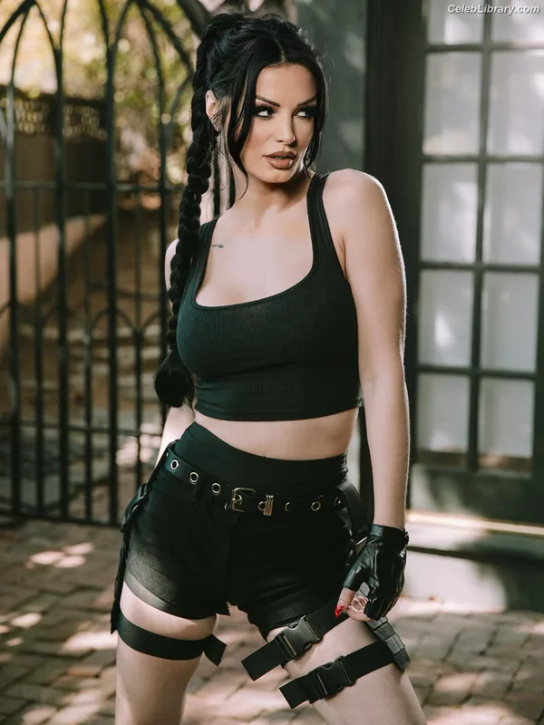Saraya Bevis photo 11 of 838
