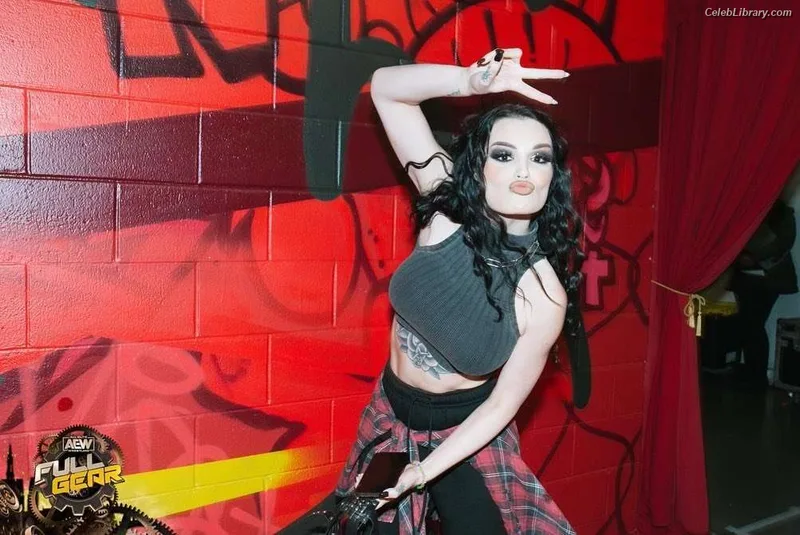 Saraya Bevis photo 2 of 838