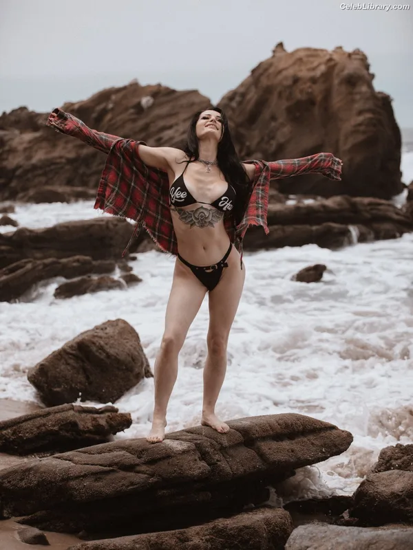 Saraya Bevis photo 9 of 838