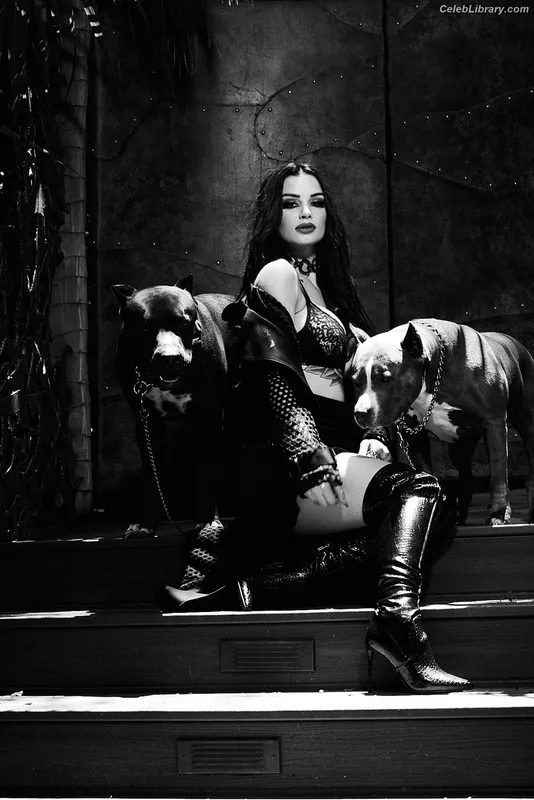 Saraya Bevis photo 6 of 838