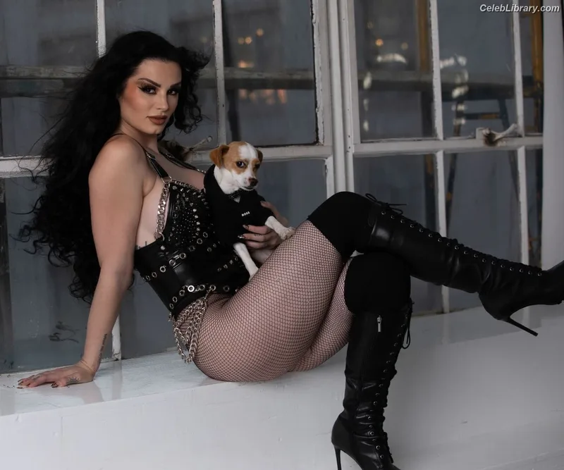 Saraya Bevis photo 2 of 838