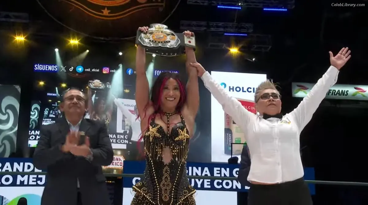 Sasha Banks photo 21 of 775
