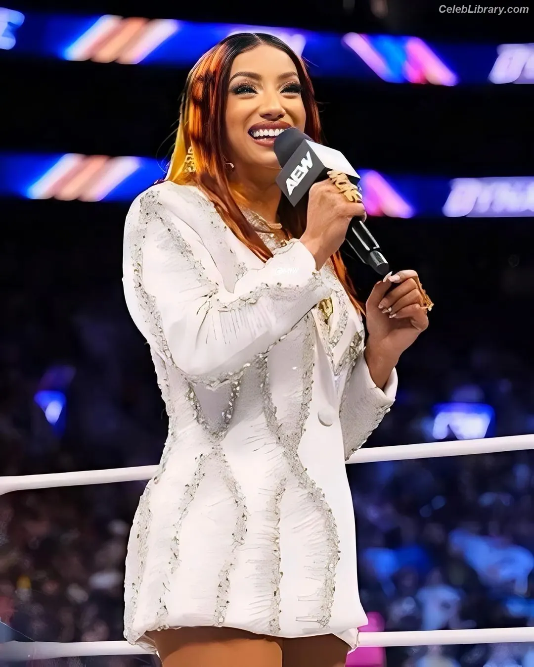 Sasha Banks photo 1 of 775
