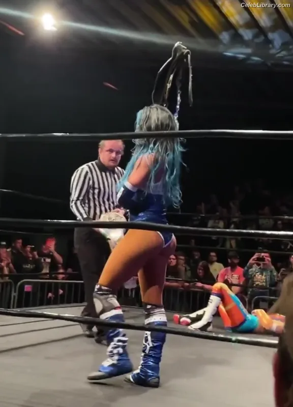 Sasha Banks photo 1 of 776