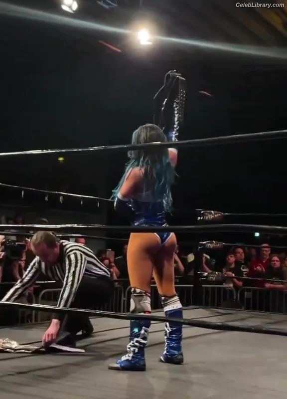 Sasha Banks photo 2 of 776