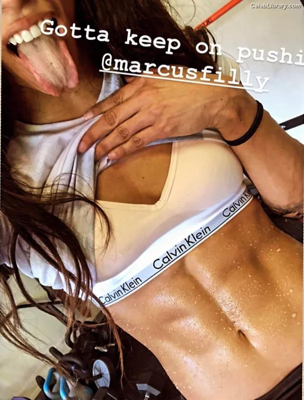 Sasha Banks photo 9 of 776