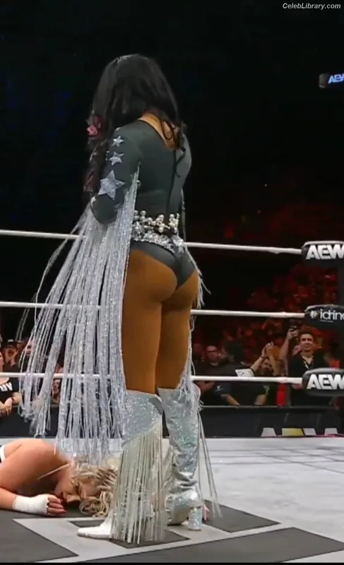 Sasha Banks photo 6 of 776