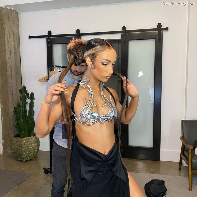 Sasha Banks photo 1 of 776