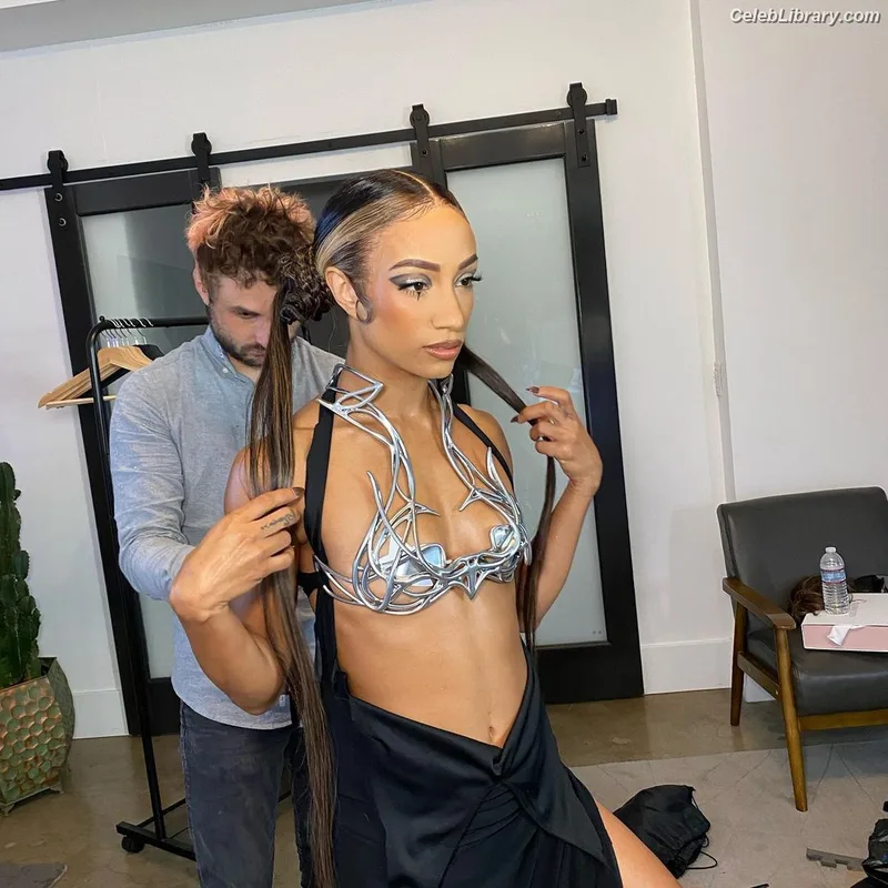 Sasha Banks photo 3 of 776