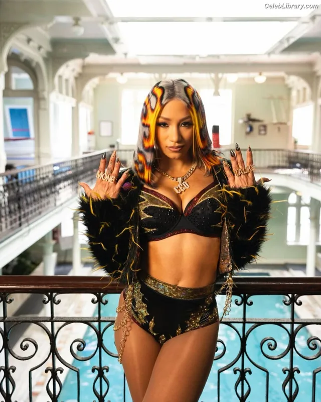 Sasha Banks photo 17 of 776