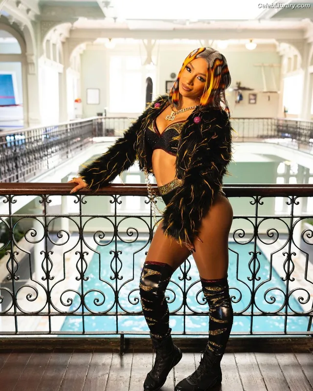 Sasha Banks photo 18 of 776
