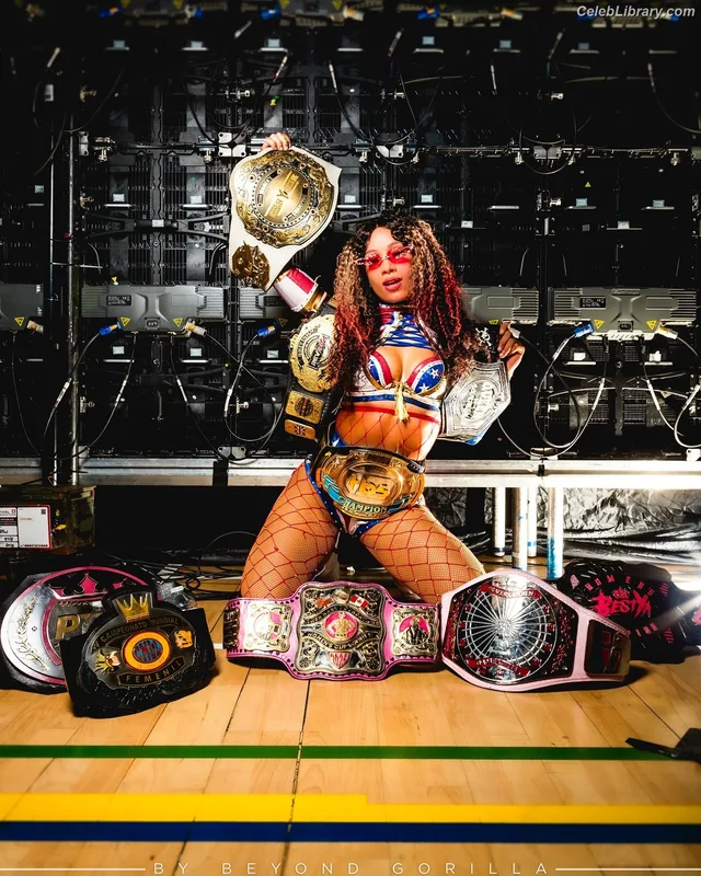Sasha Banks photo 7 of 776
