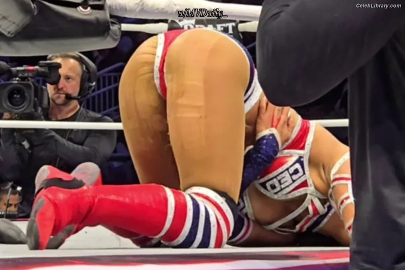 Sasha Banks photo 21 of 776