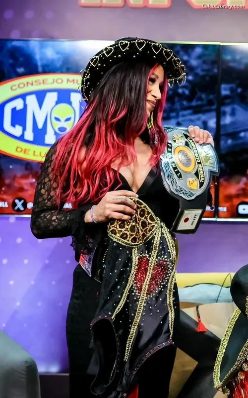 Sasha Banks photo 7 of 776