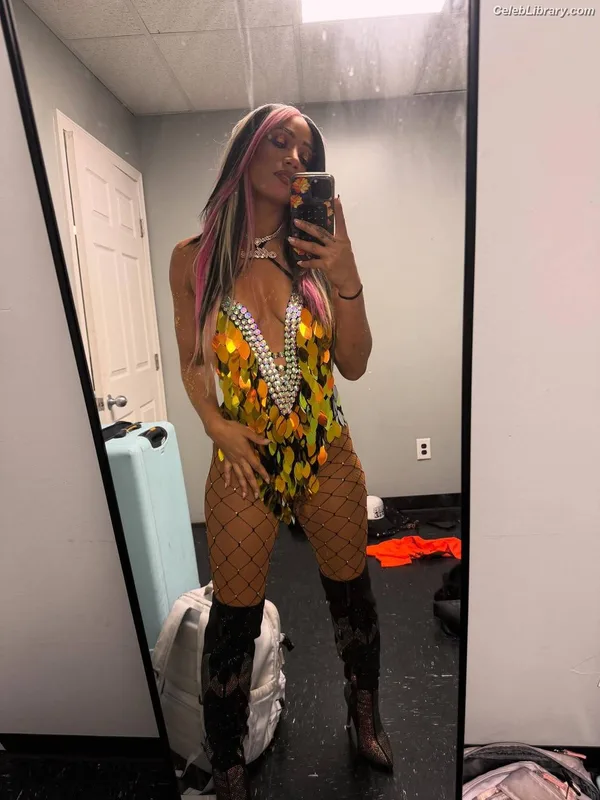 Sasha Banks photo 13 of 776