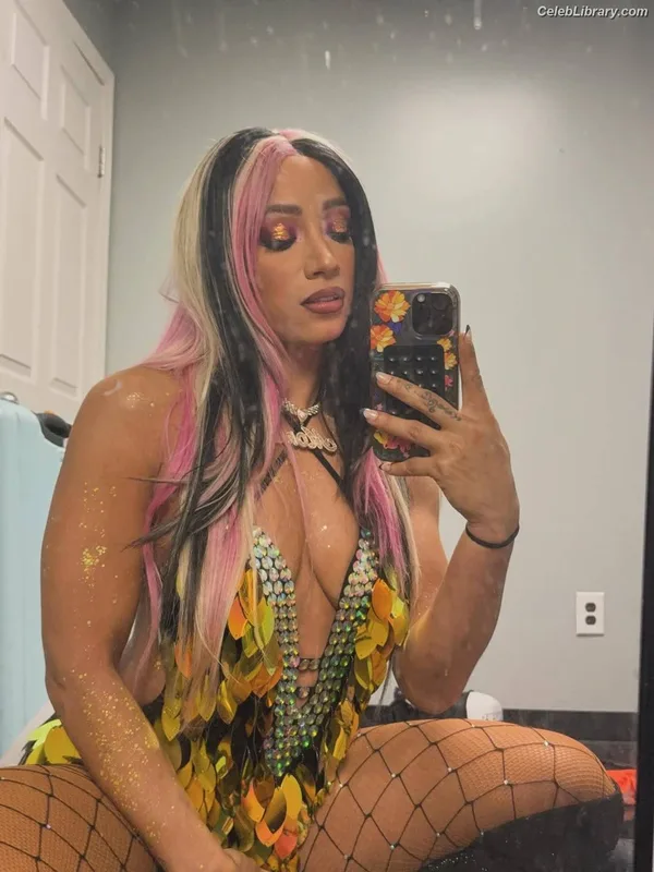 Sasha Banks photo 15 of 776