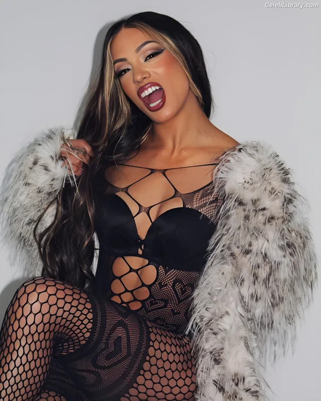 Sasha Banks photo 17 of 776