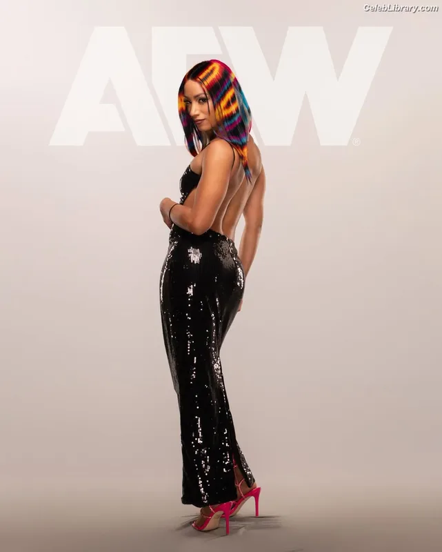 Sasha Banks photo 3 of 776