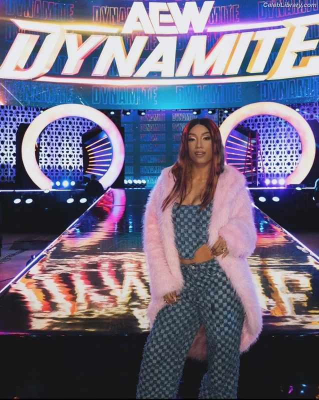 Sasha Banks photo 16 of 776