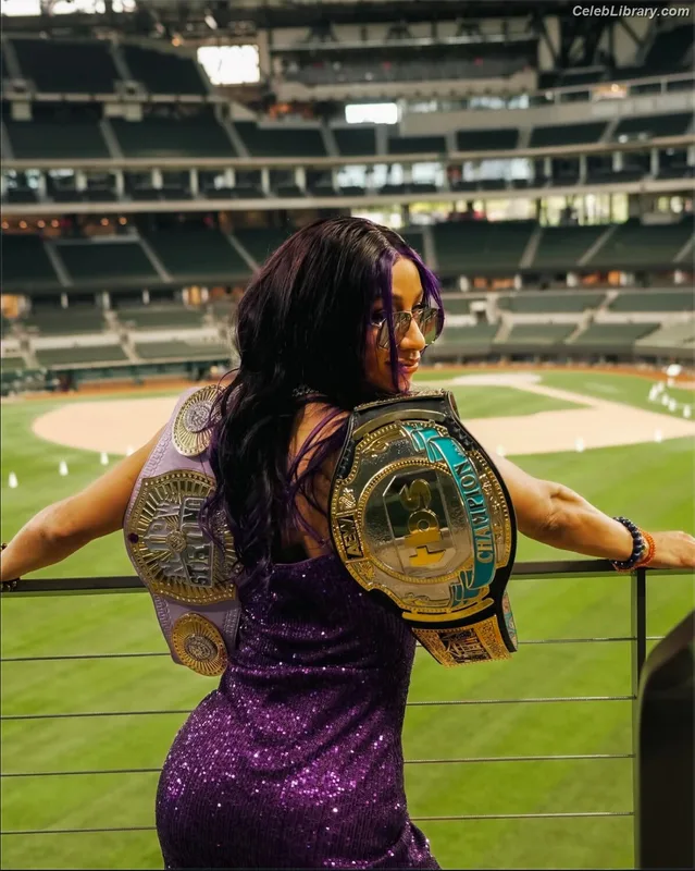 Sasha Banks photo 1 of 776