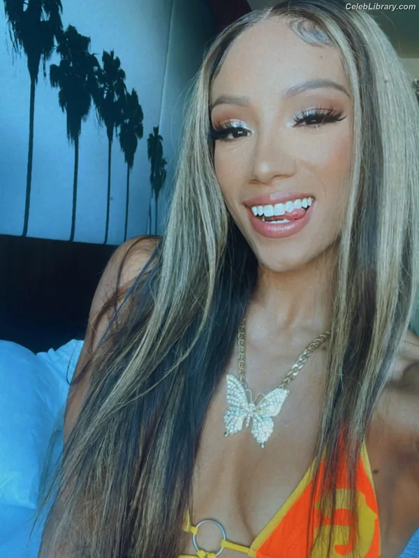 Sasha Banks photo 2 of 776