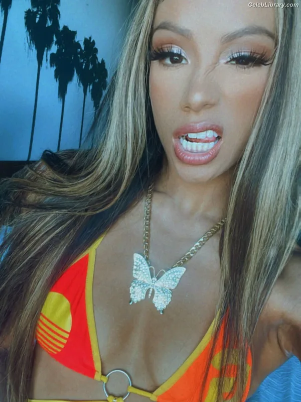 Sasha Banks photo 4 of 776