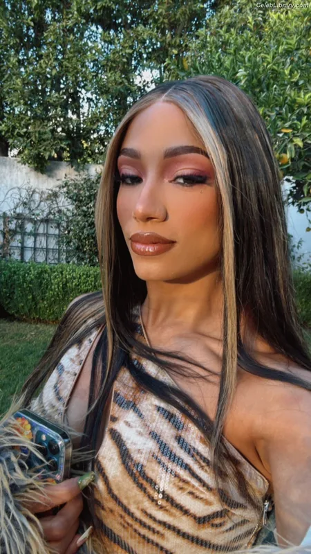 Sasha Banks photo 16 of 776