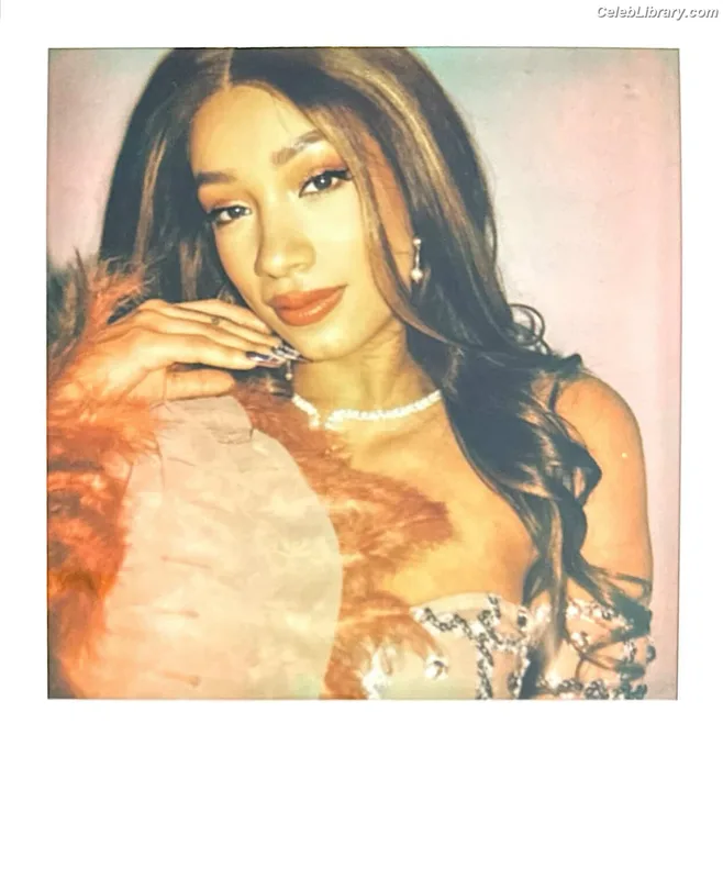 Sasha Banks photo 1 of 776