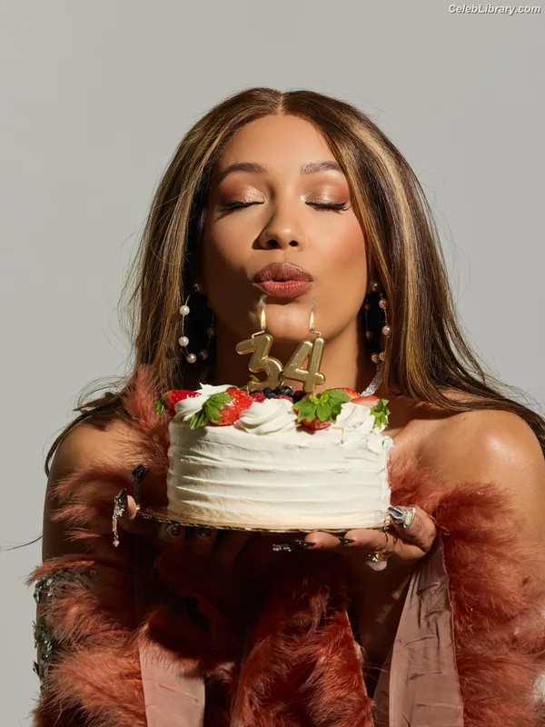 Sasha Banks photo 8 of 776