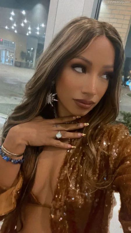 Sasha Banks photo 4 of 776